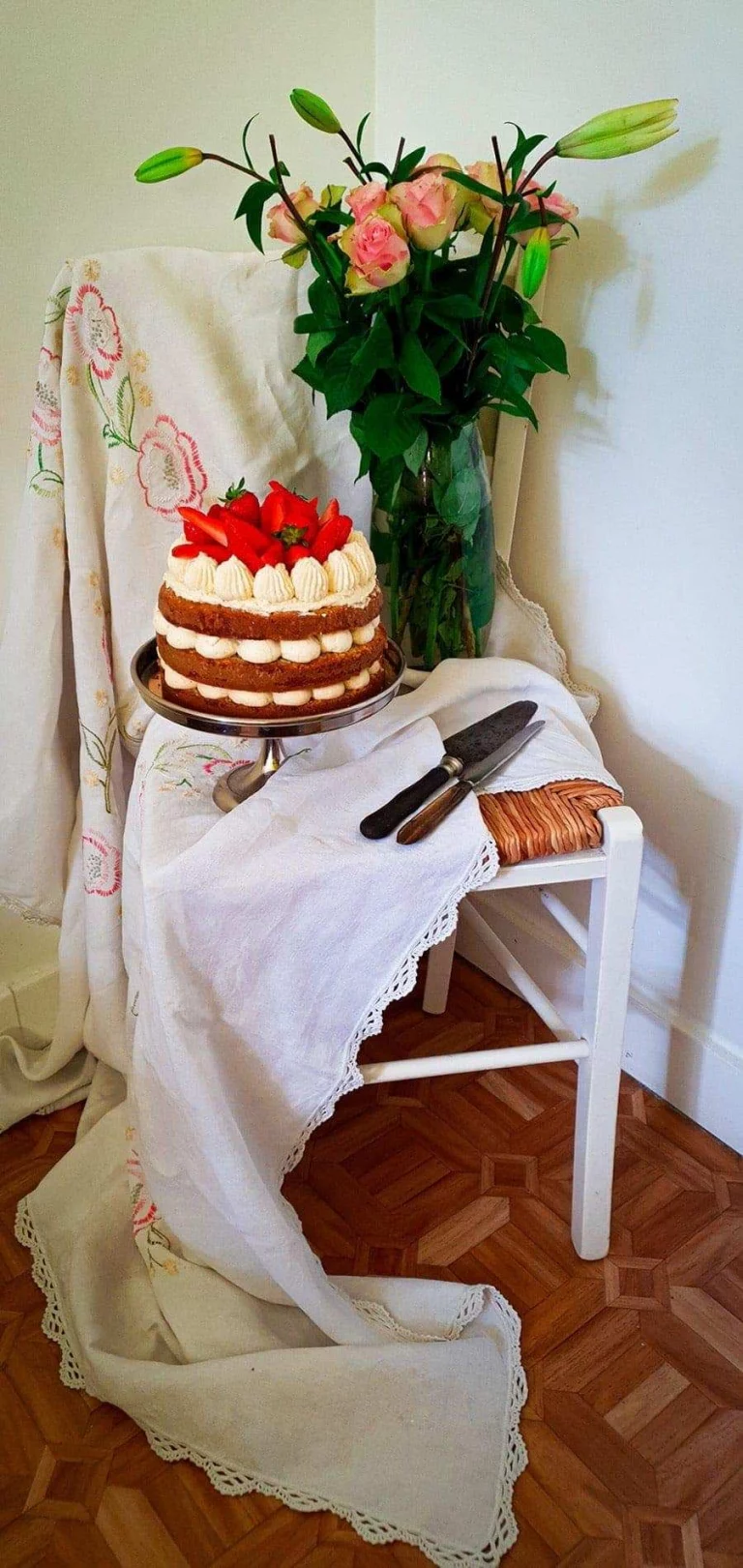 La Petite main strawberry and tea cake paris